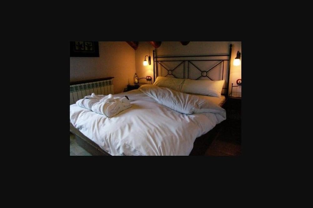 Hotel Rural El Mirador De Los Pirineos Санта-Крус-де-ла-Серос Экстерьер фото