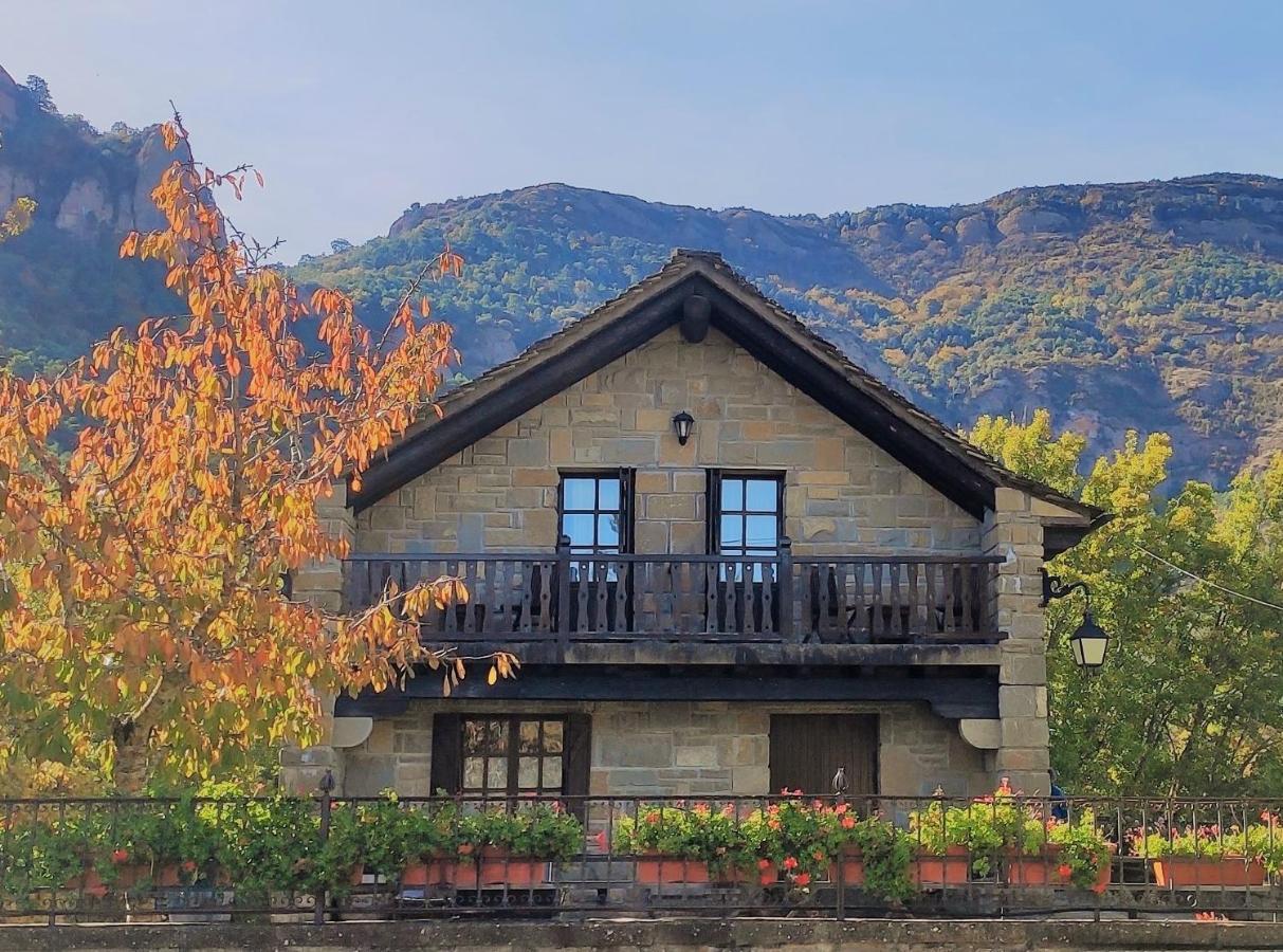 Hotel Rural El Mirador De Los Pirineos Санта-Крус-де-ла-Серос Экстерьер фото