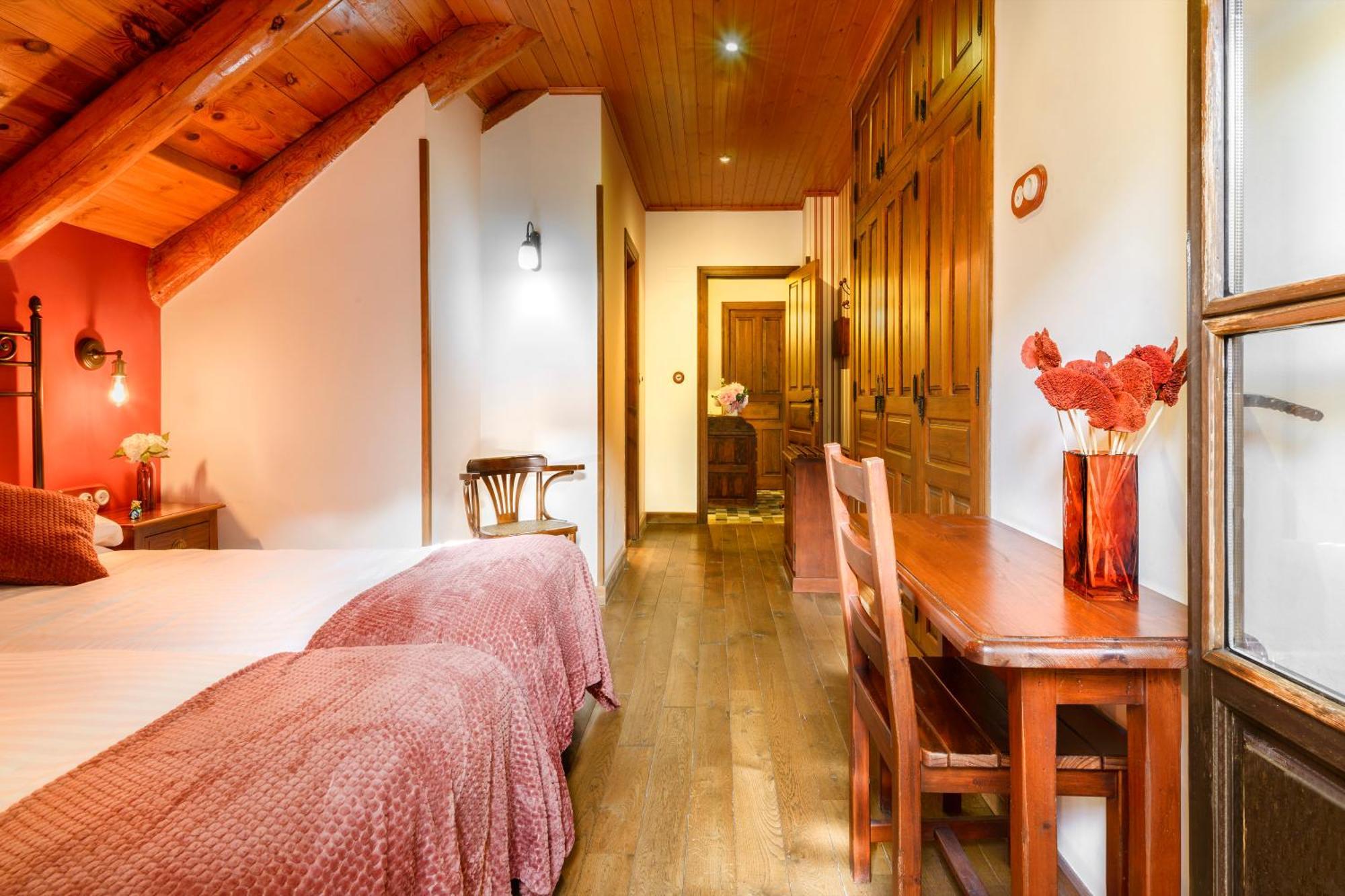 Hotel Rural El Mirador De Los Pirineos Санта-Крус-де-ла-Серос Экстерьер фото