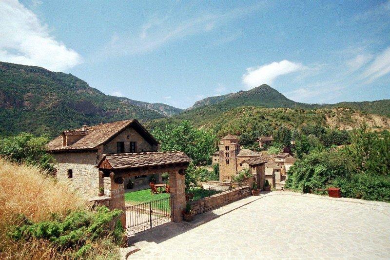 Hotel Rural El Mirador De Los Pirineos Санта-Крус-де-ла-Серос Экстерьер фото